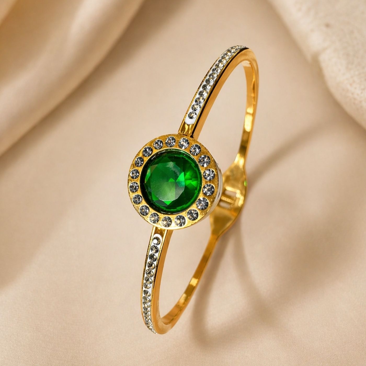 Emerald Aura Kada
